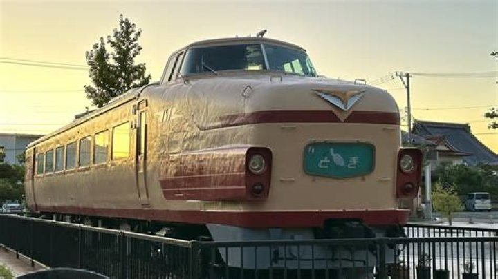 小松駅から金沢駅へ向かう電車のイメージ