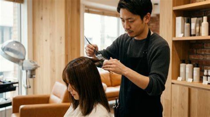 縮毛矯正で髪質はどう変わる？縮み・広がり改善の現実と選び方
